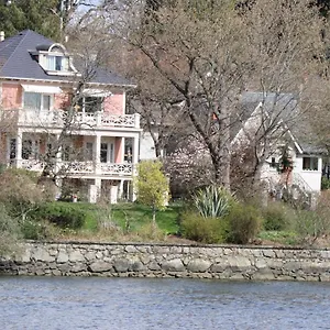 Lipton Place By Elegant Waterfront , Victoria Canada